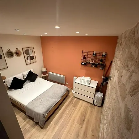Apartment Modern And Warm Fully Renovated Split Level Apart Steps Away From The Grands Boulevard *